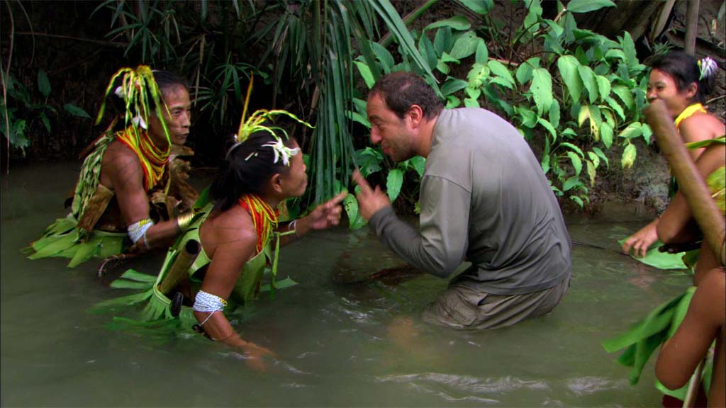 Rendez vous en terre inconnue avec Patrick Timsit chez les Mentawais hommes-fleurs en Indonesie